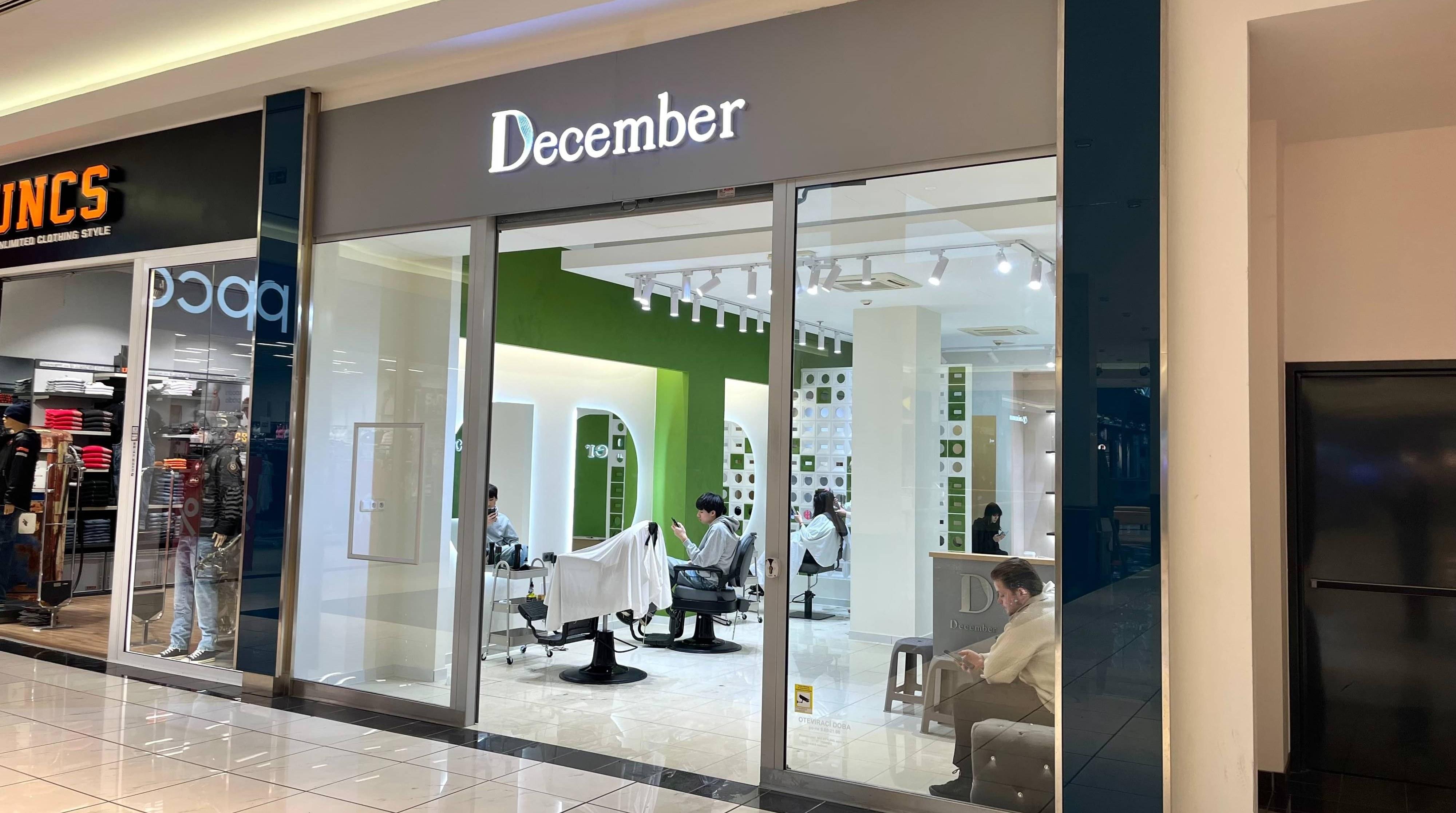 December | Obchodní centrum Europark